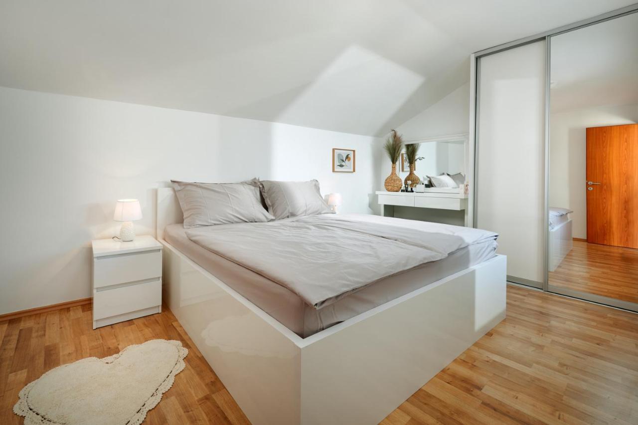 Modern & Spacious Rooftop Apartment With Natual Sunlight 스플리트 외부 사진